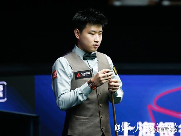斯诺克英国公开赛 赵心童不敌希金斯 2-4止步32强