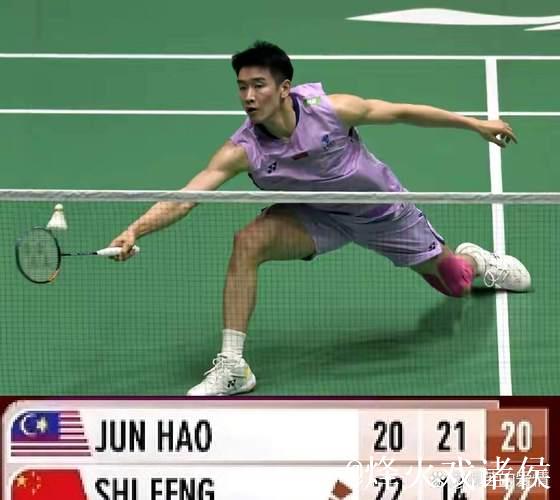 中国羽毛球大师赛：李诗沣战胜梁峻豪成功晋级