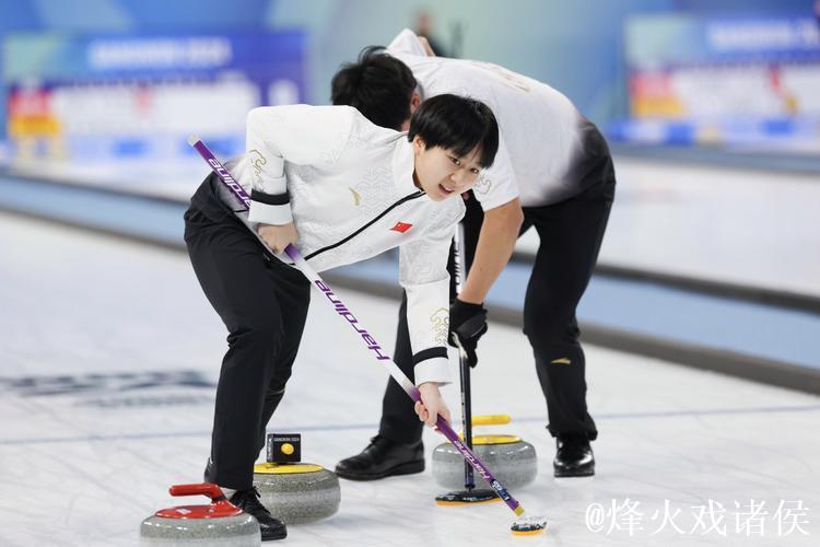 冬奥冰壶落选赛:中国混双组合位列小组第二顺利出线 冬奥冰壶落选赛:中国混双组合位列小组第二顺利出线